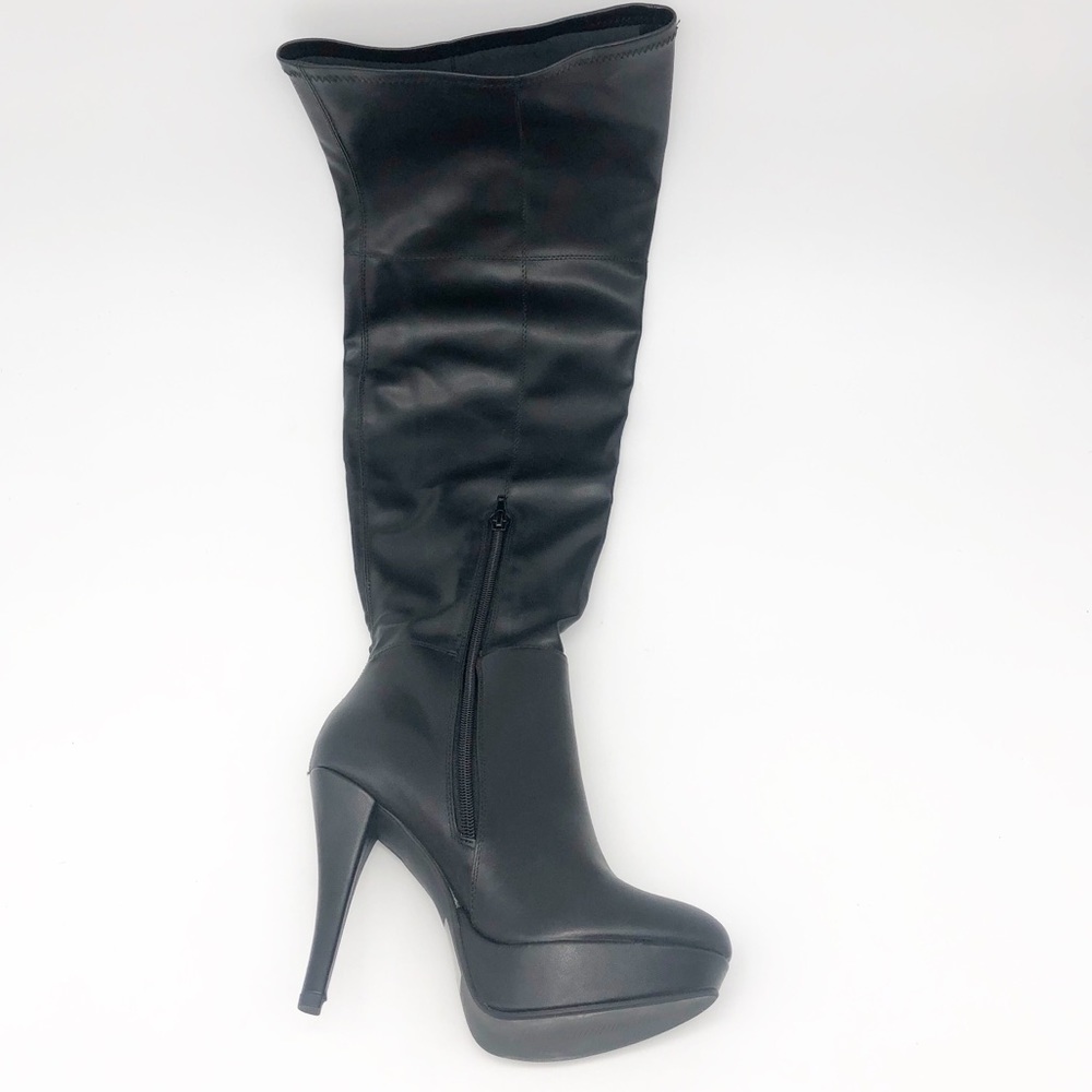Women’s Black Knee High Heeled Boots.